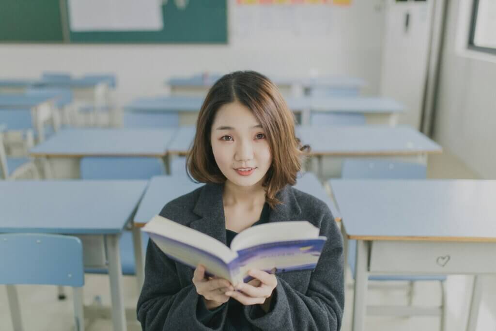 girl reading